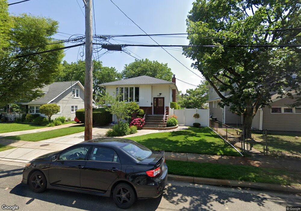 137 S Bay Ave, Freeport, NY 11520 - photo 1