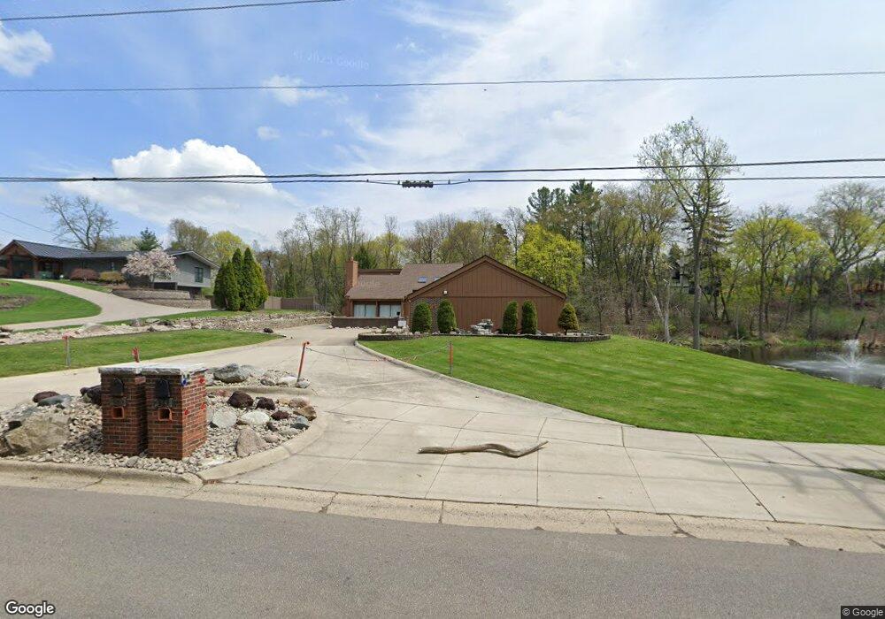 3341 Squirrel Rd, Bloomfield Hills, MI 48304 - photo 1