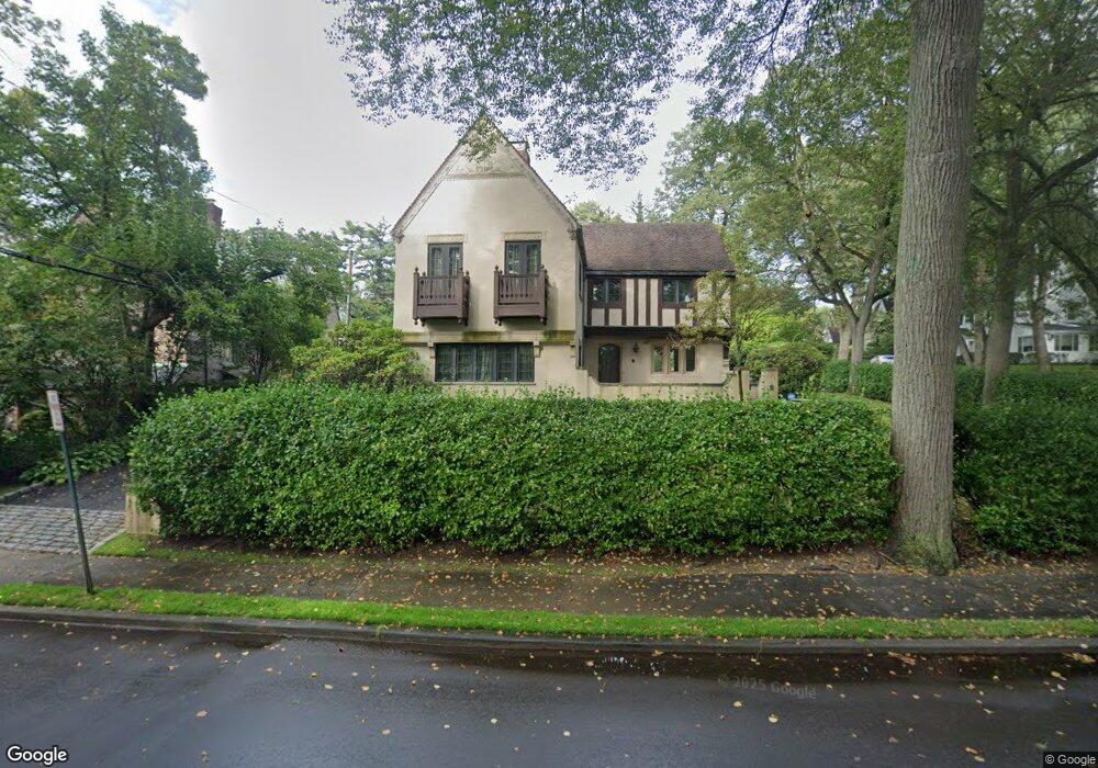 18 Melbourne Rd, Great Neck, NY 11021 - photo 1