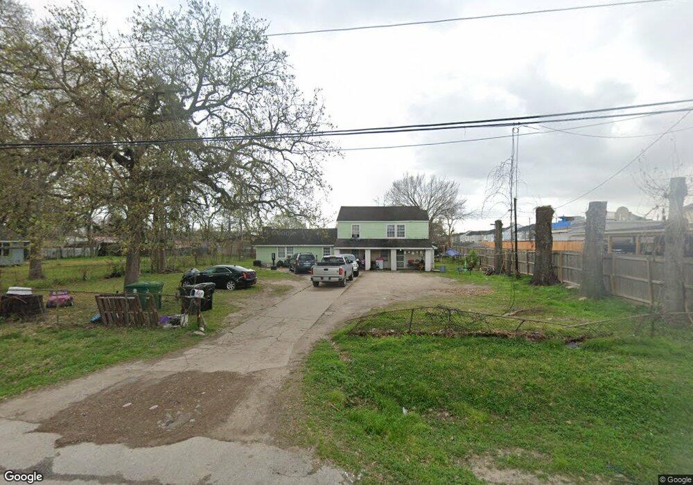 814 Duff Ln, Houston, TX 77022 - photo 1