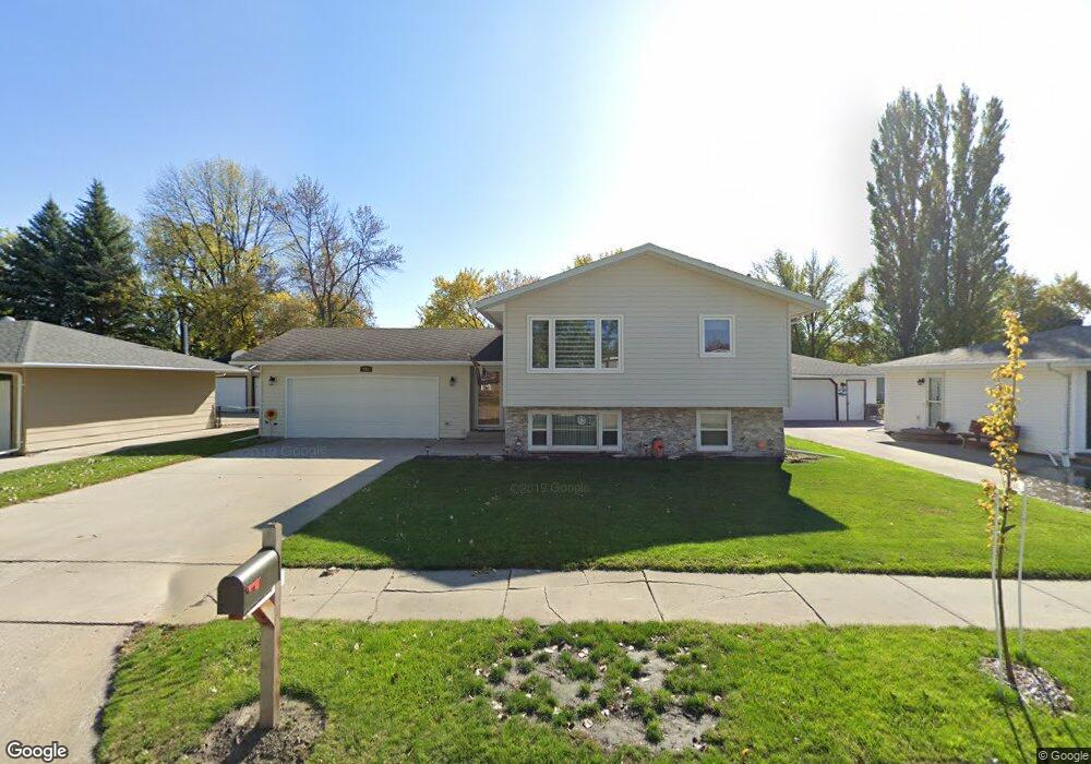 733 S 25th St, Grand Forks, ND 58201 - photo 1