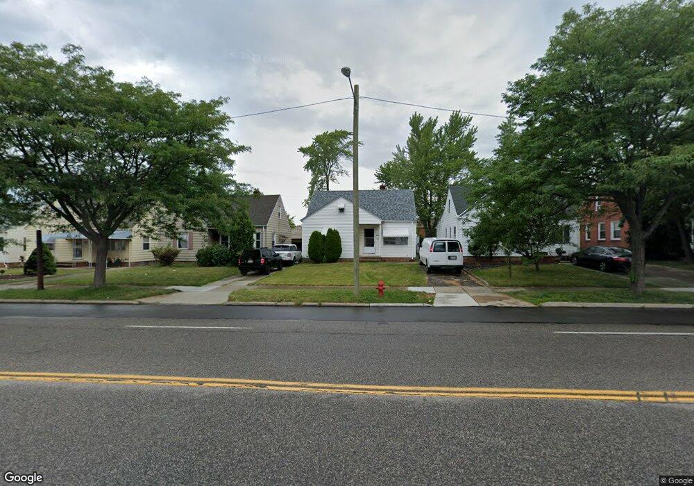 21515 Libby Rd, Maple Heights, OH 44137 - photo 1