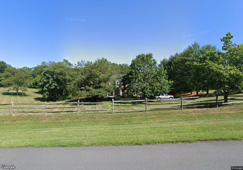 22205 Creekview Dr, Gaithersburg, MD 20882 - photo 1