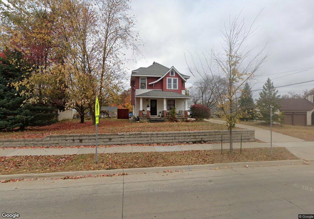 605 Memorial Dr SE, Cedar Rapids, IA 52403 - photo 1