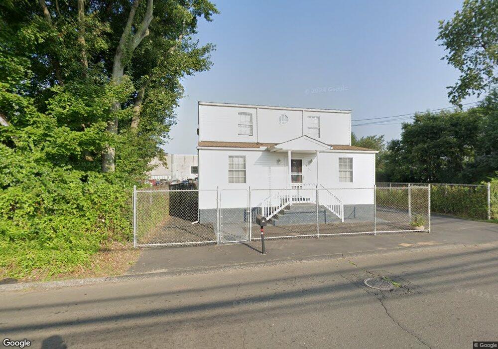 668 Honeyspot Rd, Stratford, CT 06615 - photo 1