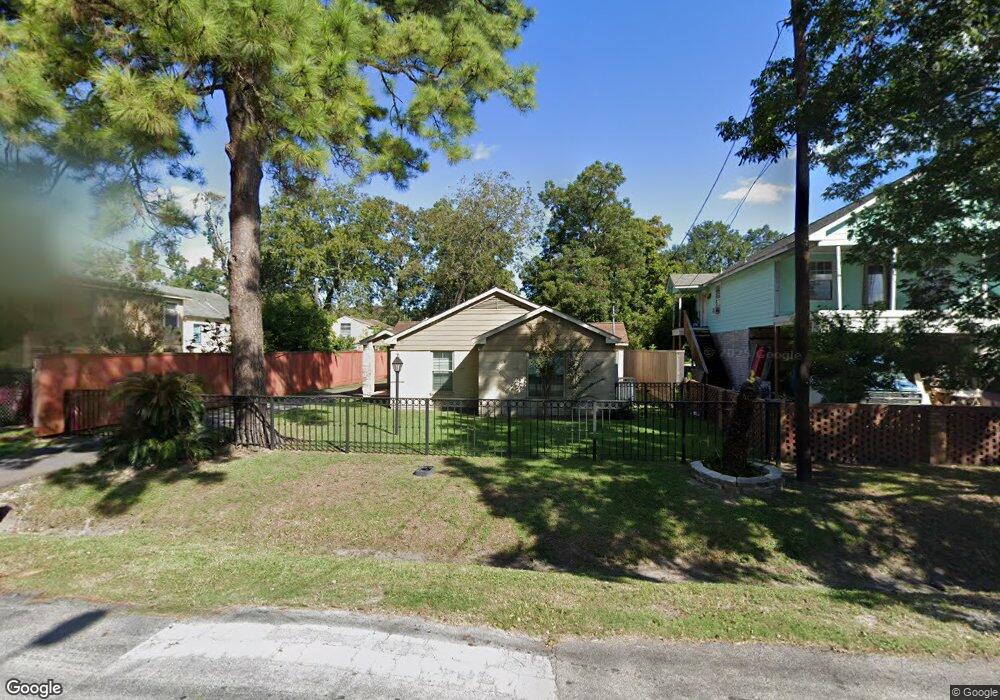 711 Caplin St, Houston, TX 77022 - photo 1