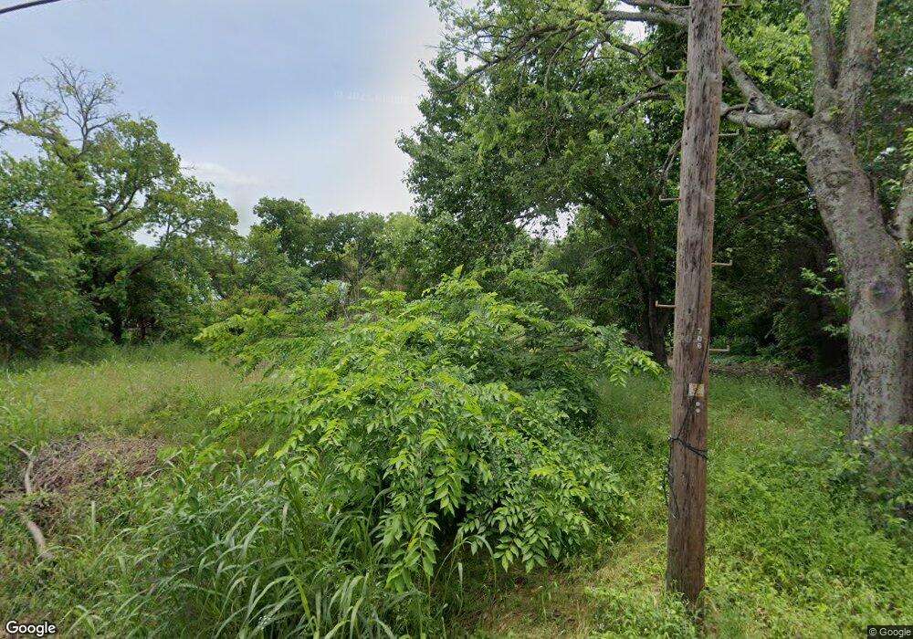 708 Robbins St, Cleburne, TX 76031 - photo 1