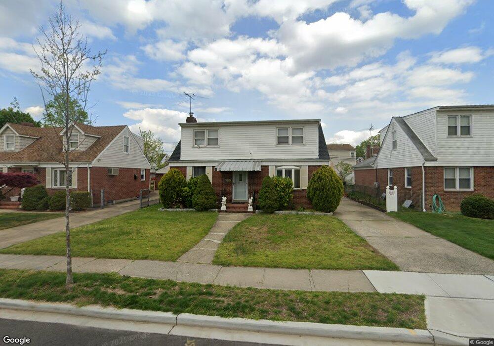 155 Colonial Ave, Williston Park, NY 11596 - photo 1