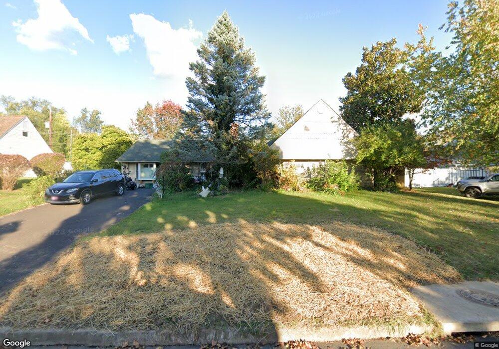 32 Red Ridge Rd, Levittown, PA 19056 - photo 1