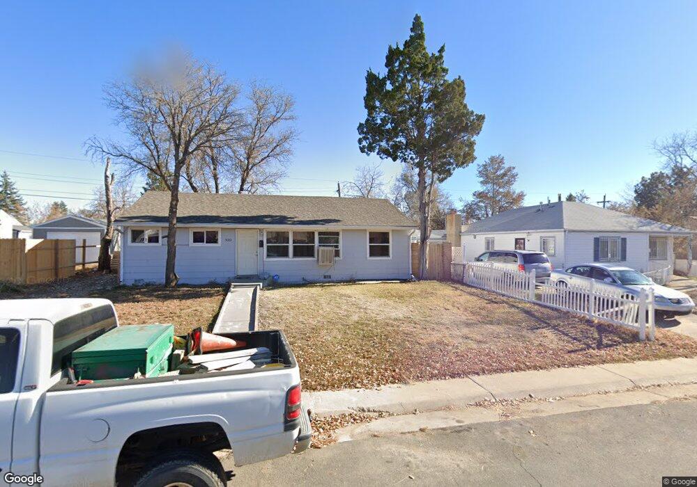 920 Macon St, Aurora, CO 80010 - photo 1