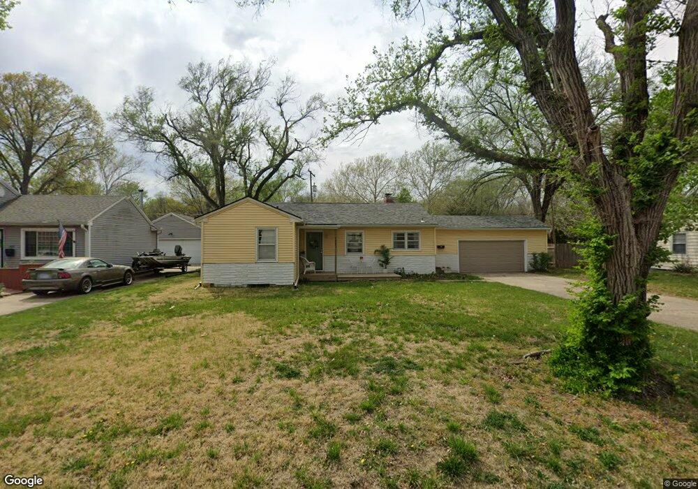 1421 SW Burnett Rd, Topeka, KS 66604 - photo 1