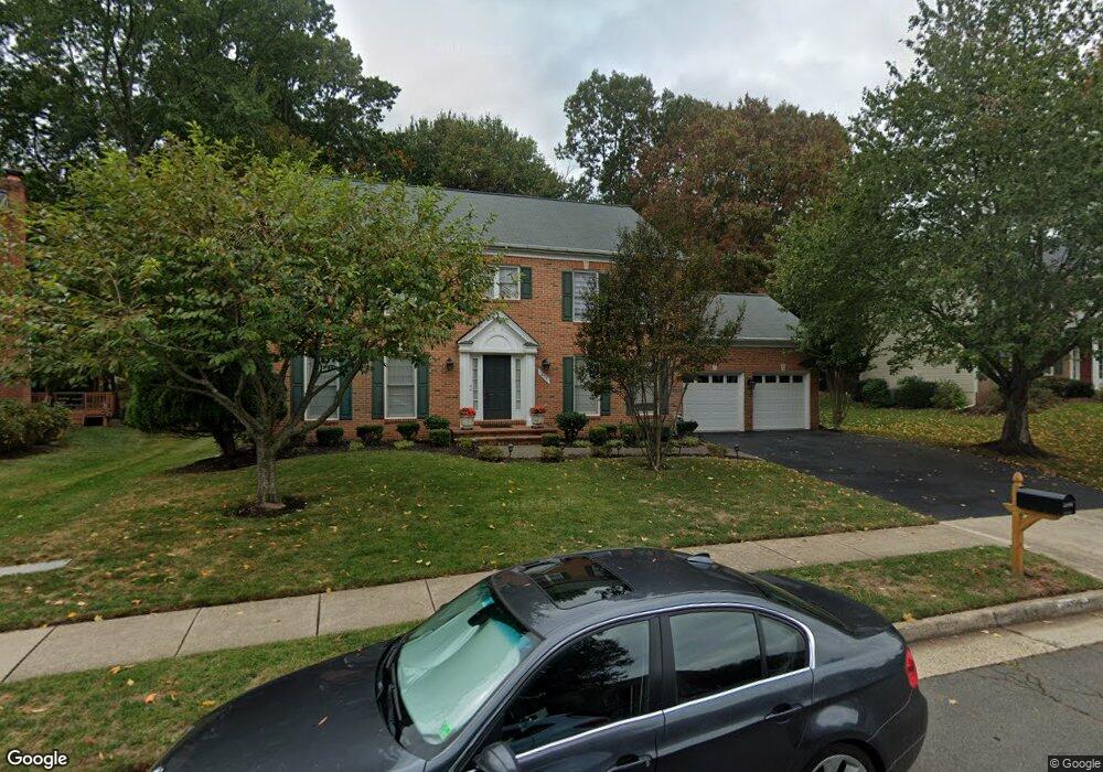 12991 Thistlethorn Dr, Herndon, VA 20171 - photo 1