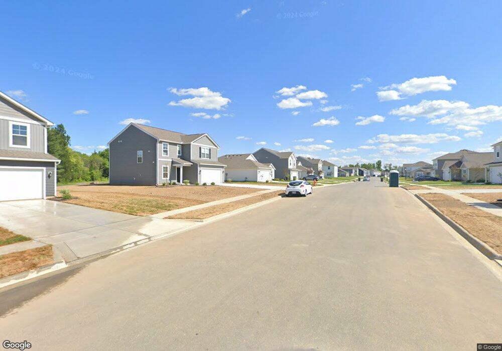 2996 Lamptonridge Dr, Columbus, OH 43232 - photo 1