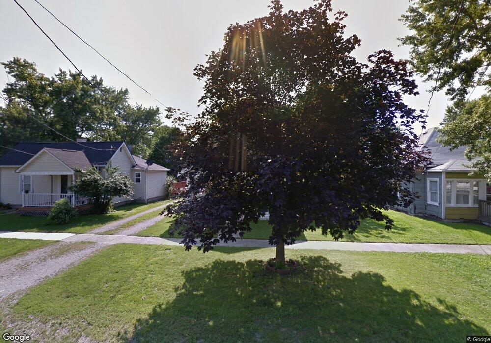 1205 N 10th St, Mattoon, IL 61938 - photo 1