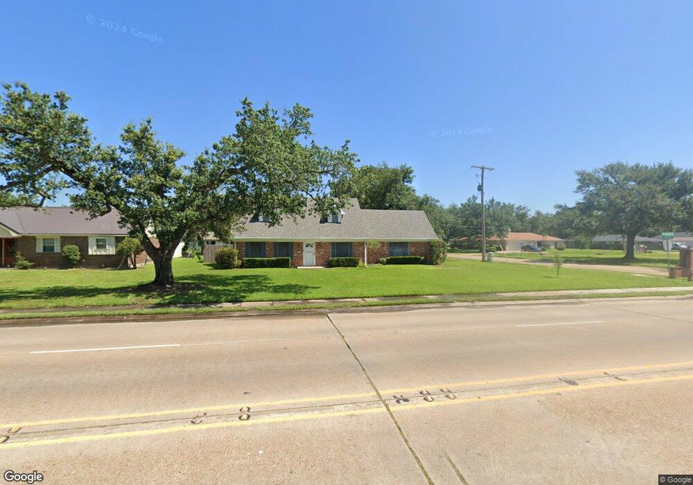 1927 E Prien Lake Rd, Lake Charles, LA 70601 - photo 1