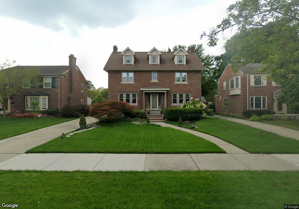 827 Lakepointe St, Grosse Pointe Park, MI 48230 - photo 1