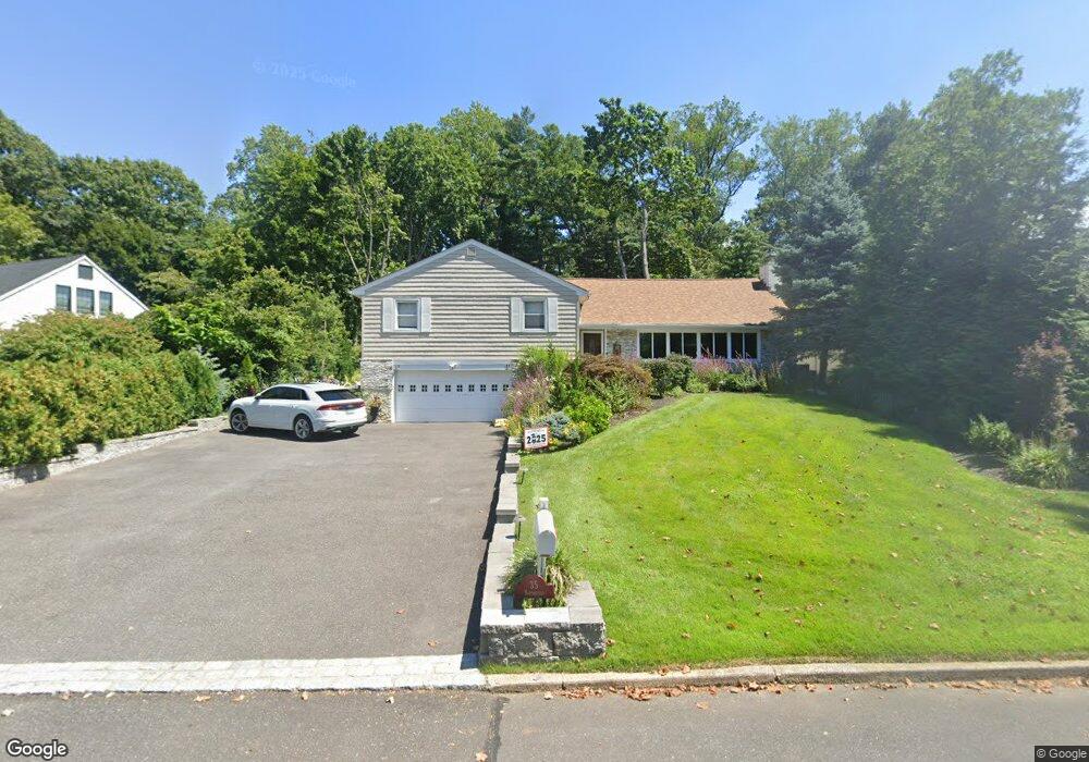 35 Northfield Rd, Glen Cove, NY 11542 - photo 1