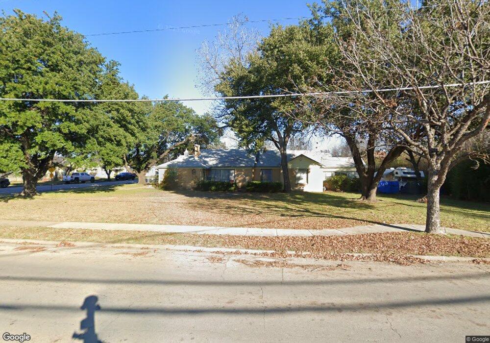 1002 Small St, Grand Prairie, TX 75050 - photo 1