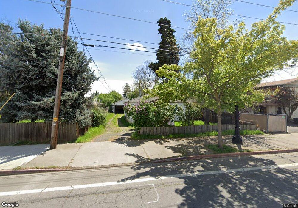 219 W Pine St, Central Point, OR 97502 - photo 1