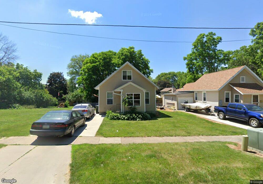 920 W 13th St, Cedar Falls, IA 50613 - photo 1