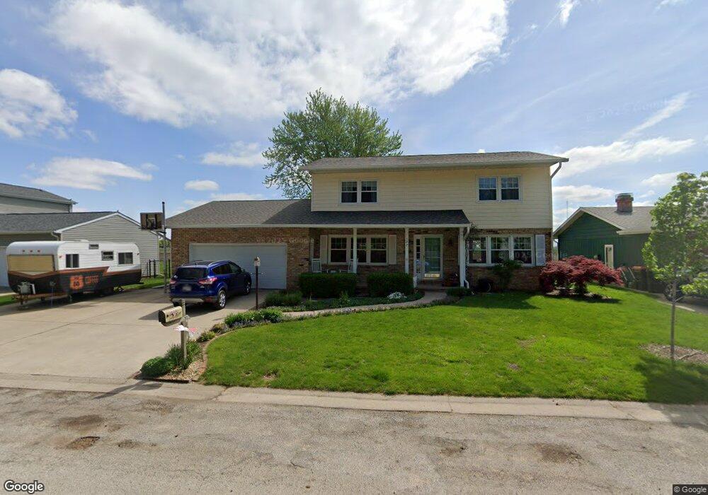 127 Crestwood Dr, Lincoln, IL 62656 - photo 1