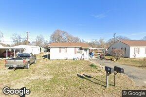 607 W Maple St, Advance, MO 63730