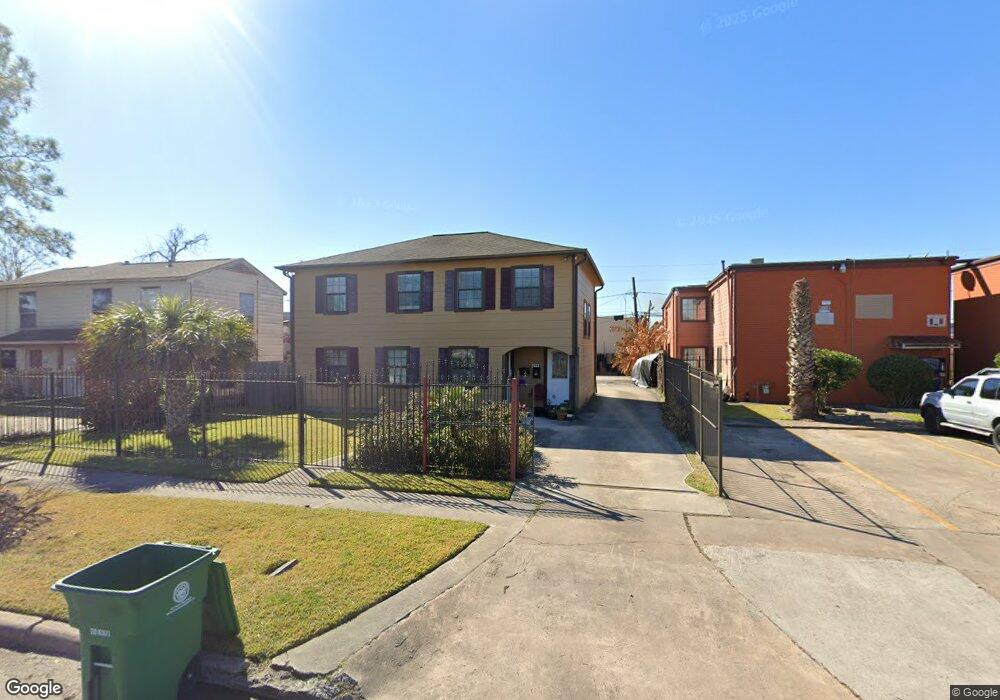 4918 Plum Dr, Houston, TX 77087 - photo 1