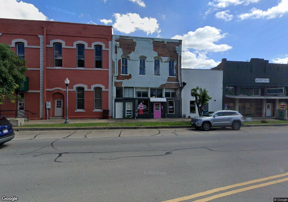 109 W Sam Rayburn Dr, Bonham, TX 75418 - photo 1