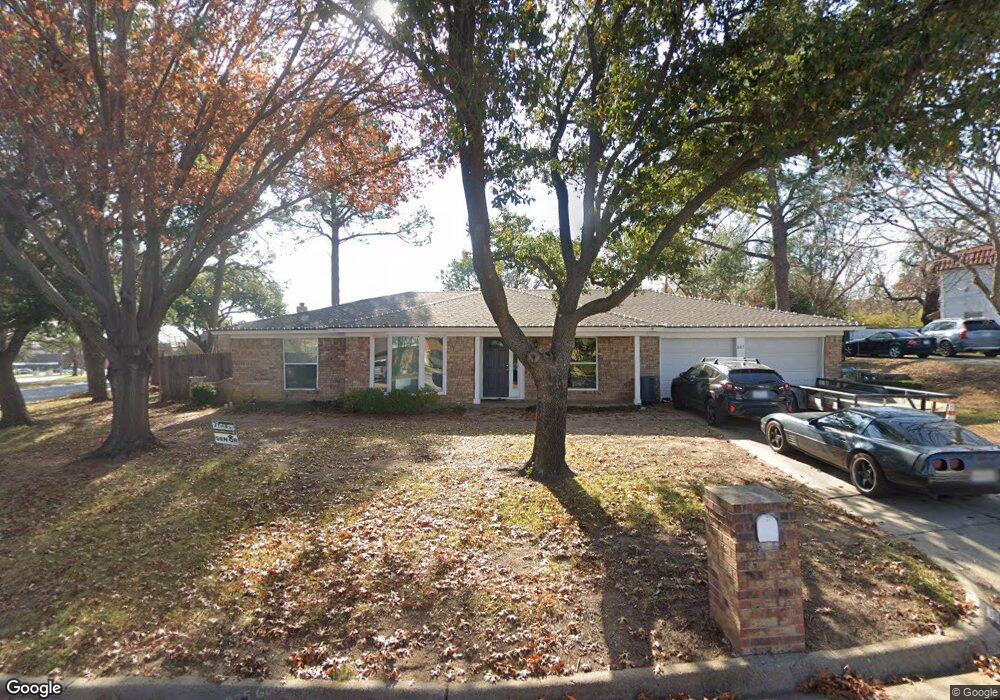 805 Overhill Ct, Hurst, TX 76053 - photo 1