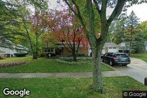 26W381 Menomini Dr, Wheaton, IL 60189