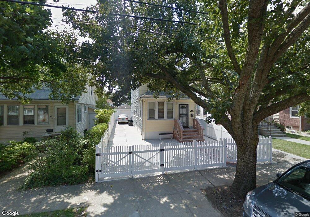 9210 Gettysburg St, Bellerose, NY 11426 - photo 1