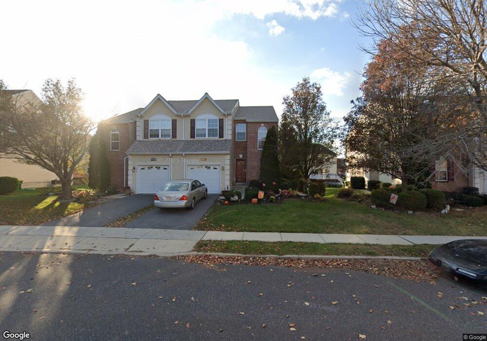 6862 Hunt Dr, Macungie, PA 18062 - photo 1