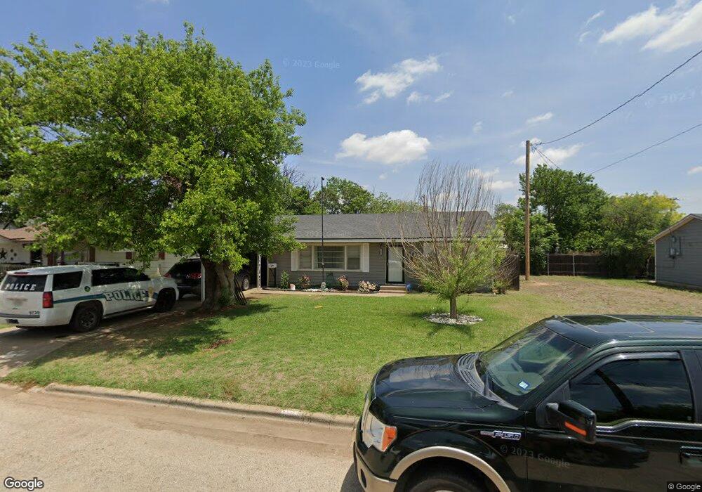 1004 Xenia St, Plainview, TX 79072 - photo 1