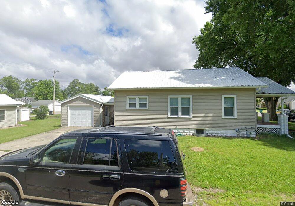901 N 11th St, Mattoon, IL 61938 - photo 1