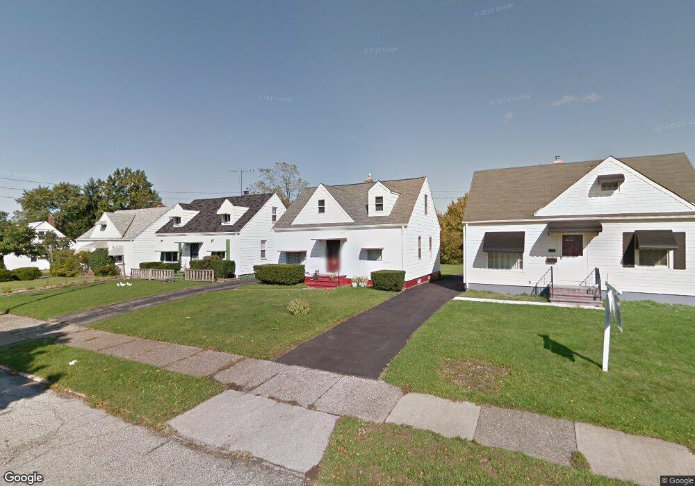 21205 Franklin Rd, Maple Heights, OH 44137 - photo 1