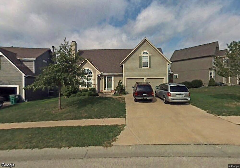 5154 Roundtree St, Shawnee, KS 66226 - photo 1