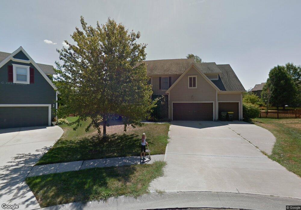 5422 Roundtree Ct, Shawnee, KS 66226 - photo 1