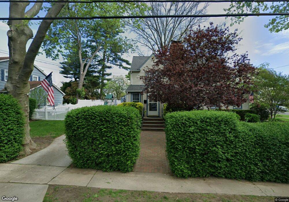 37 Salisbury Ave, Garden City, NY 11530 - photo 1