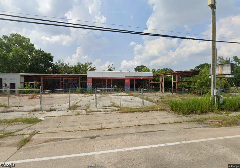 1702 W 34th St, Houston, TX 77018 - photo 1