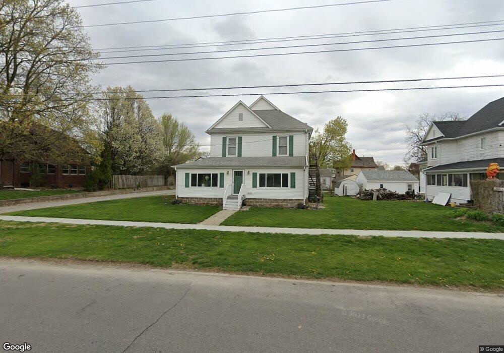 402 W 3rd St S, Newton, IA 50208 - photo 1