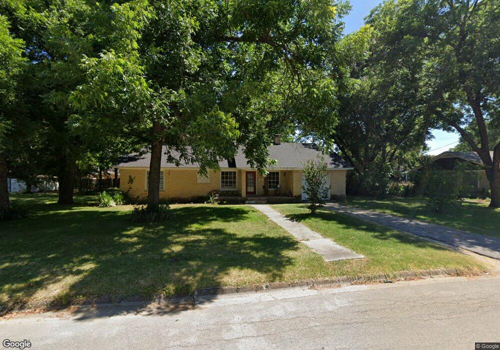 1414 Cherry St, Gainesville, TX 76240 - photo 1