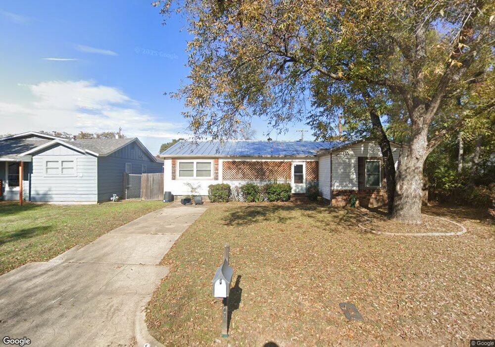 104 Reaves Ln, Hurst, TX 76053 - photo 1