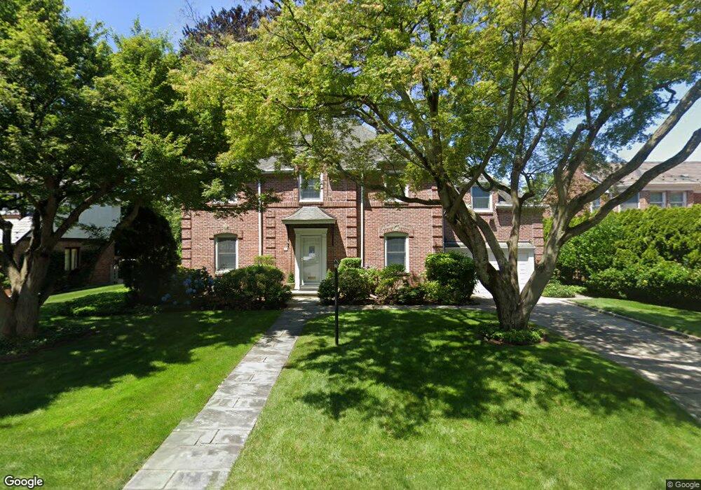 19 Andover Ln, Manhasset, NY 11030 - photo 1