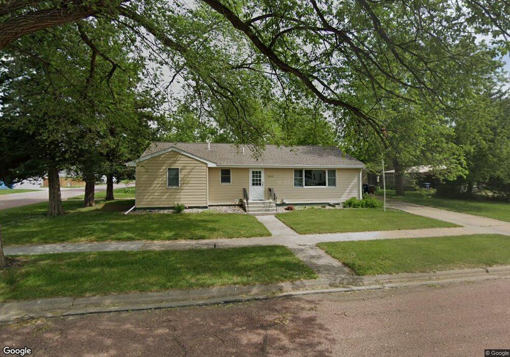 1220 E 2nd Ave, Mitchell, SD 57301 - photo 1