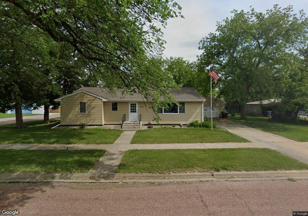 1200 E 2nd Ave, Mitchell, SD 57301 - photo 1
