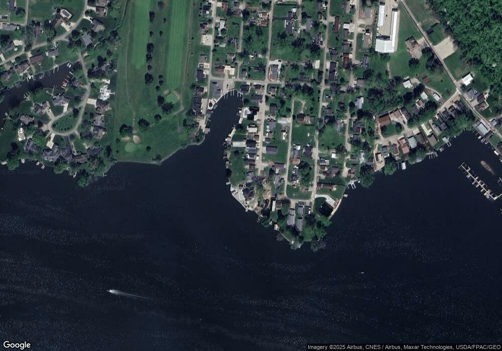 688 Lexington Ave, Thornville, OH 43076 - photo 1