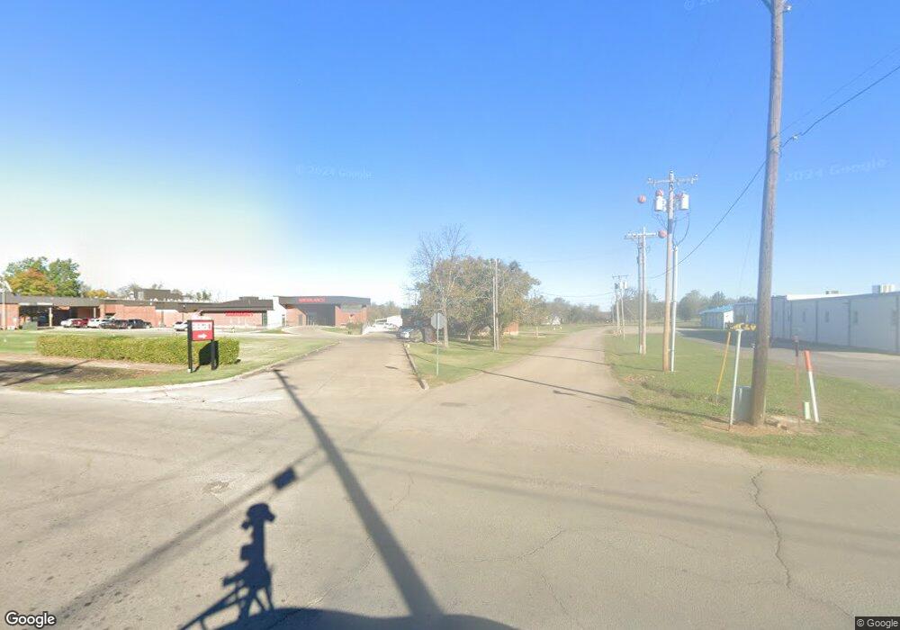 1907 E Kirk St, Hugo, OK 74743 - photo 1