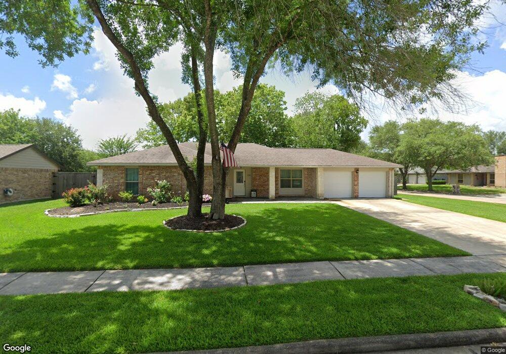 1201 Oak Hollow Dr, Friendswood, TX 77546 - photo 1