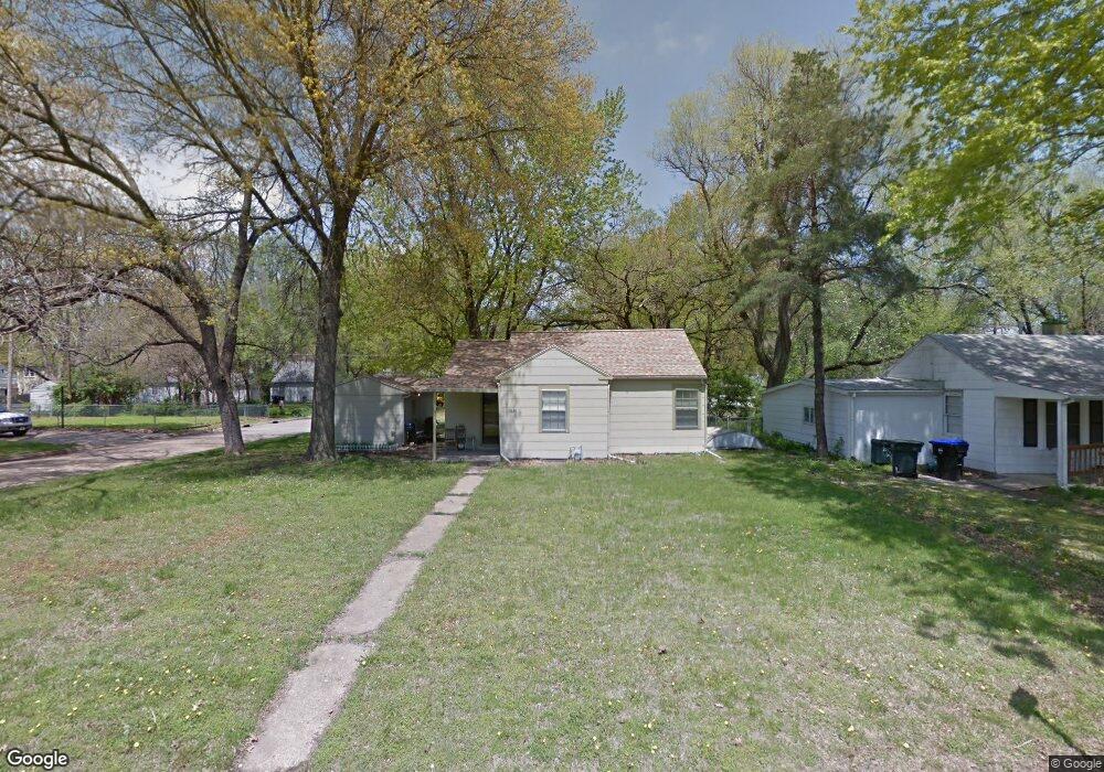 3640 SW 12th St, Topeka, KS 66604 - photo 1