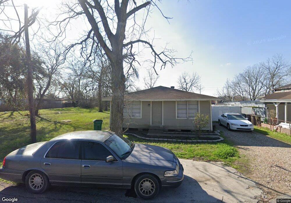 403 Avenue K, Alvin, TX 77511 - photo 1